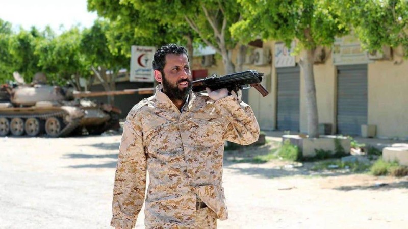 مسلح في طرابلس (وكالات)