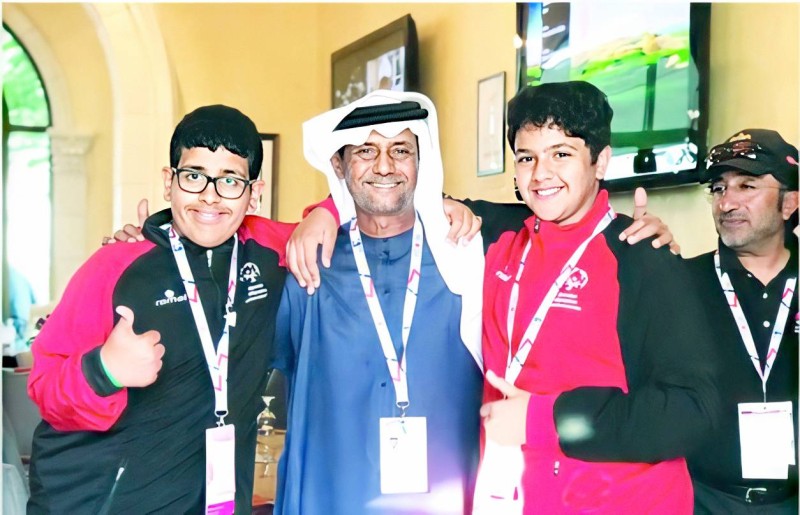 



القاسمي يتوسط 2 من ناشئي الإمارات في رياضة الغولف سنة 2019>