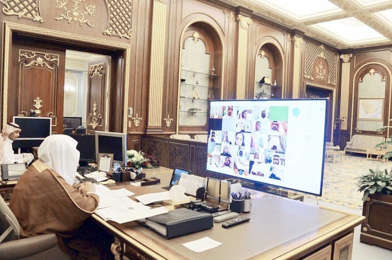 رئيس مجلس الشورى خلال انعقاد الجلسة أمس «افتراضيا».  (واس)