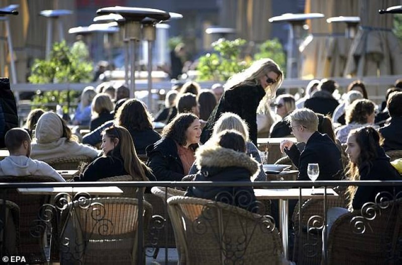 



مقهى يعج بالزوار في وسط العاصمة ستوكهولم.