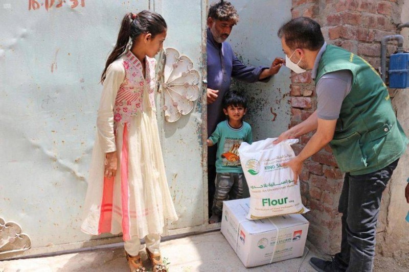توزيع السلات الغذائية في باكستان.