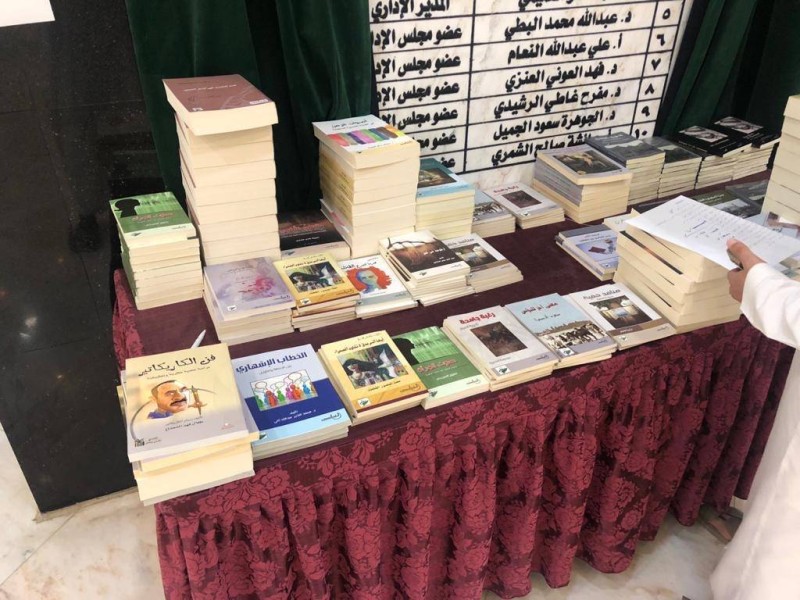 «أدبي حائل» يختتم مبادرة «الزم بابك واختر كتابك» بتوزع 10 آلاف كتاب - أخبار السعودية   صحيفة عكاظ