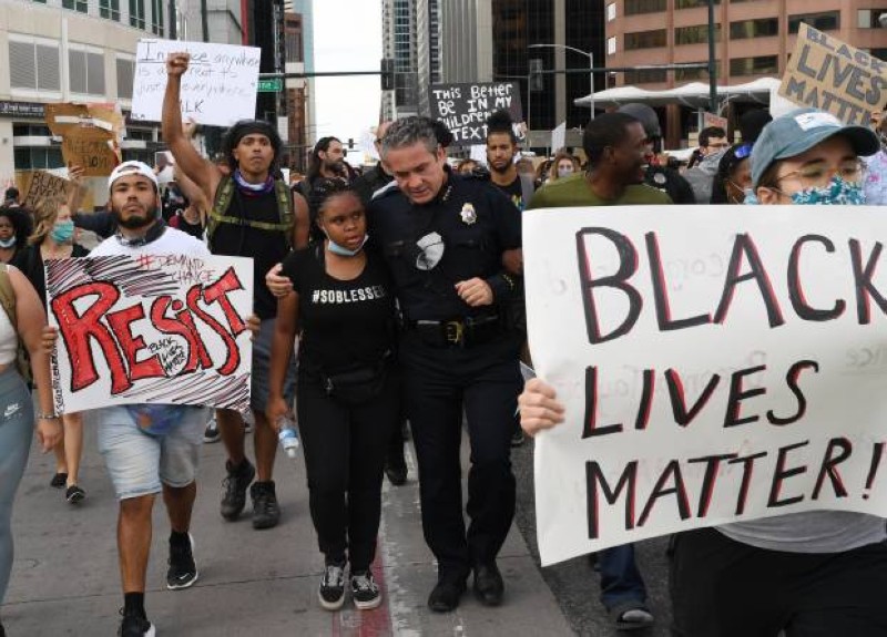 أرشيفيةلاحتجاجات في مدينة دنفر تحمل لافتات «حياة السود مهمة»