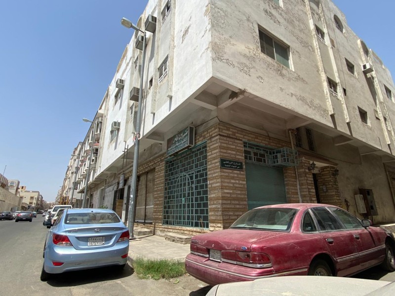 



أحد الشوارع الداخلية بمحافظة الطائف. (عكاظ)