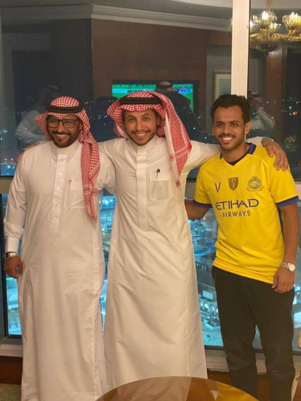 عسيري بقميص النصر.. وجواره السويكت