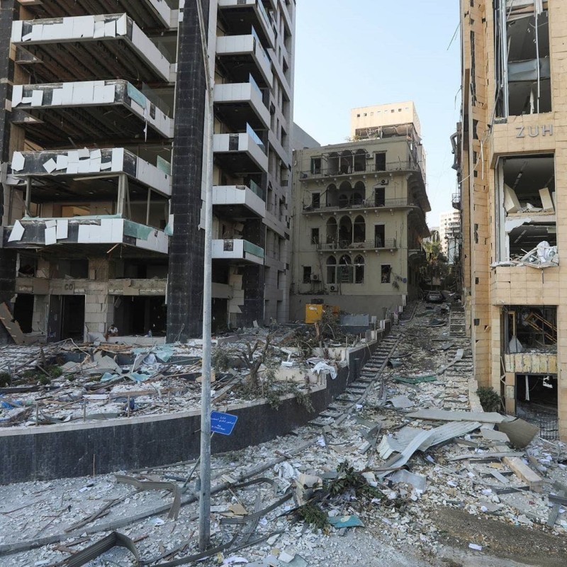 آثار الدمار في شوارع ومراكز بيروت