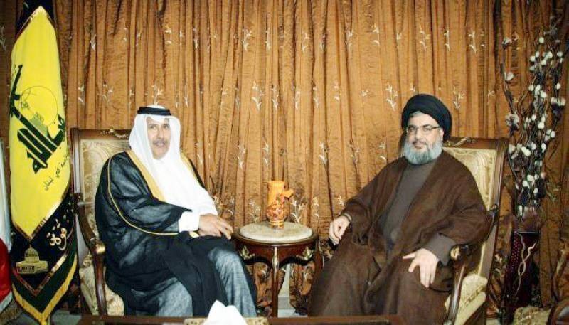 صورة أرشيفية للقاء سابق بين رئيس الوزراء القطري السابق حمد بن جاسم وأمين حزب الله حسن نصرالله.