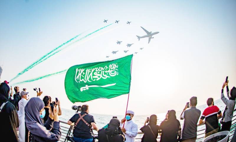 



من مظاهر الاحتفال باليوم الوطني على كورنيش جدة أمس.  (تصوير: سامي بوقس)