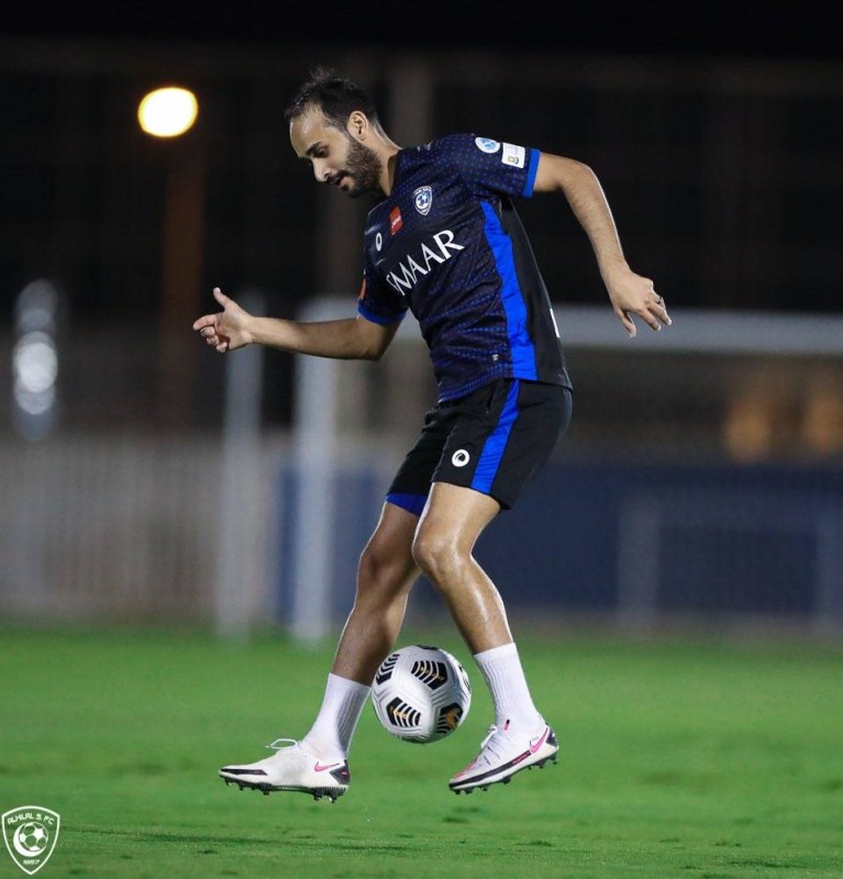 



عبدالله عطيف في تدريبات الهلال.