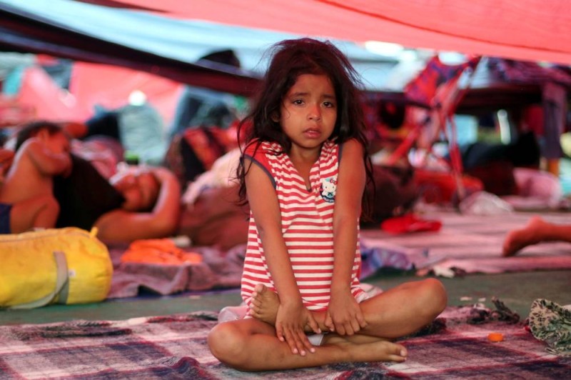 طفلة في أحد مخيمات اللجوء على الحدود الأمريكية.
