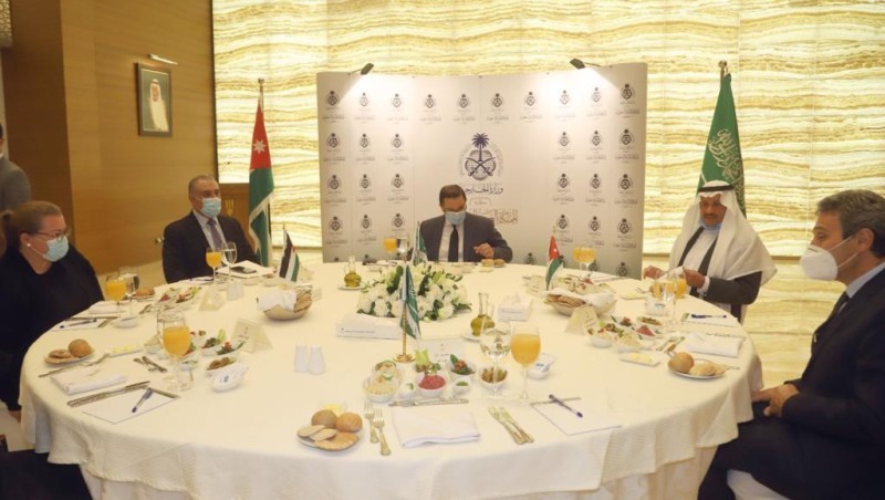 



ملتقى المائدة المستديرة بالسفارة السعودية في الأردن.