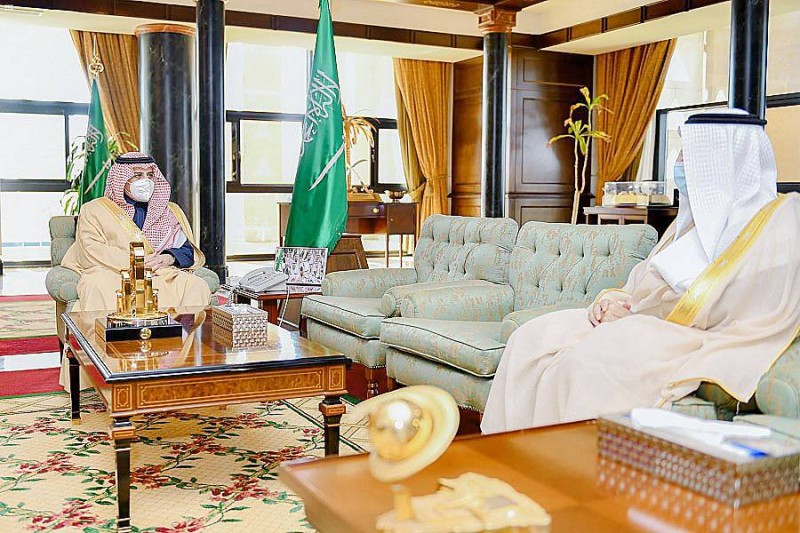 



الأمير فهد بن سلطان يطلع على الجهود الصحية بالمنطقة.