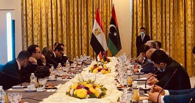 اجتماع الوفدين المصري والليبي في طرابلس أمس.