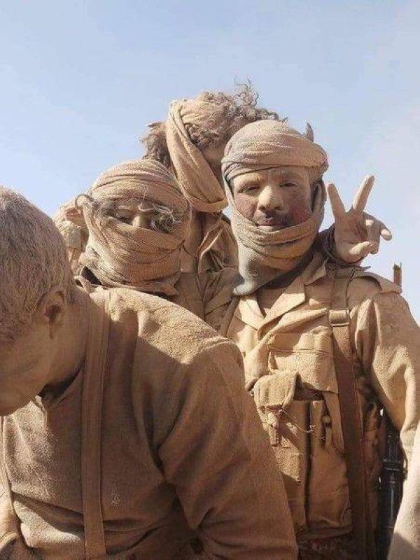 أفراد من الجيش اليمني أثناء المعارك مع الحوثي.