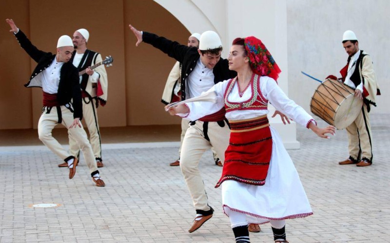 «فن العيالة».. روح الاتحاد تجسدها صفوف الرجال وإيقاعات الحماس والعزة