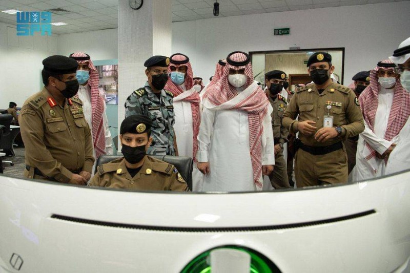



نائب أمير مكة يزور غرفة عمليات المسجد الحرام.