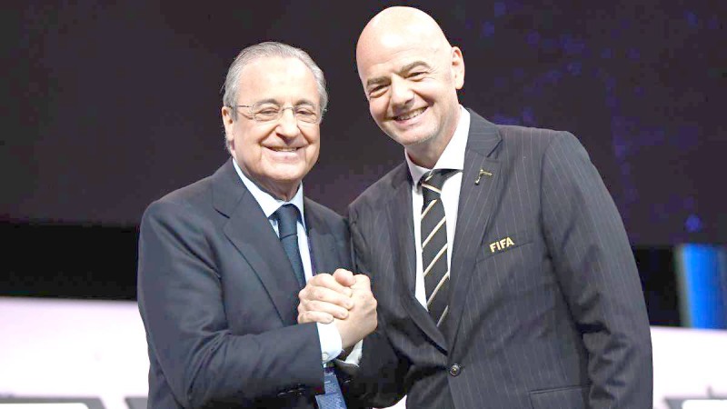 



بيريز مع رئيس الاتحاد الدولي في مناسبة رياضية سابقة.