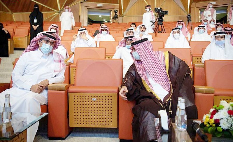 



القصبي ورئيس وكالة الأنباء السعودية السابق في حفل تقاعده.