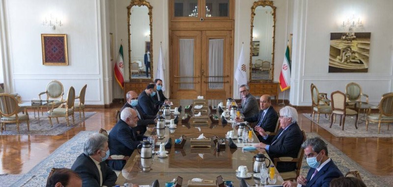 غريفيث ملتقيا وزير الخارجية الإيراني