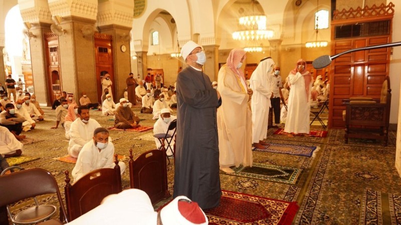 وزير الأوقاف المصري يزور «قباء» ويشيد بعناية السعودية ببيوت الله