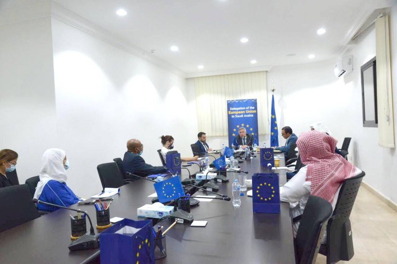 



باترك خلال اجتماعه بعدد من الإعلاميين في سفارة الاتحاد الأوروبي بالرياض. (تصوير: عبدالعزيز اليوسف)