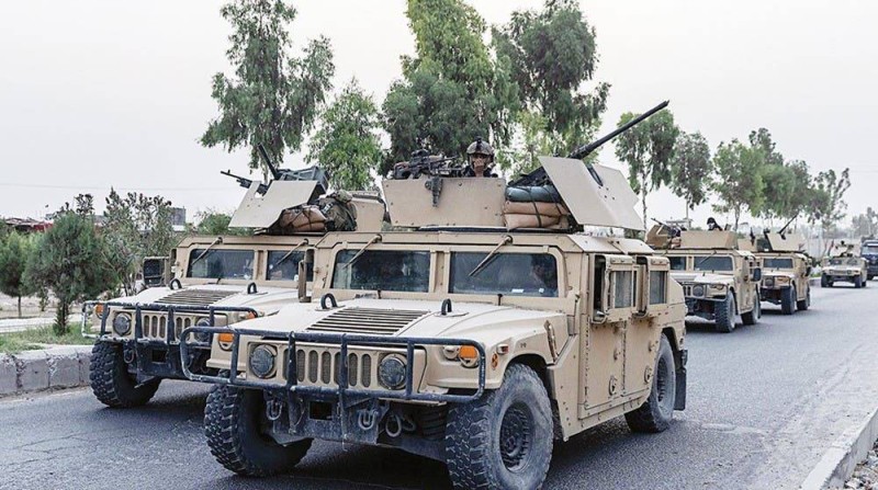 آليات أفغانية لمواجهة «طالبان» في قندهار.