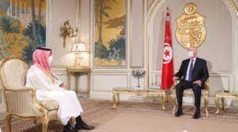 وزير الخارجية السعودي مع الرئيس التونسي.
