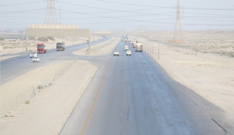 



طريق أبو حدرية في حاجة إلى اهتمام وعناية من قبل الجهة المسؤولة.  ( تصوير: محمد الشهراني)
