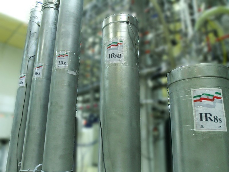 معدات في منشأة إيرانية لتخصيب اليورانيوم.