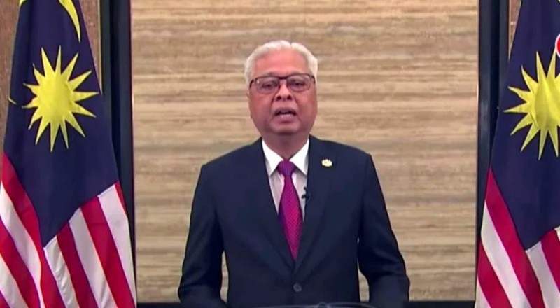 رئيس الوزراء الماليزي الجديد أثناء إلقاء خطابه الأول.