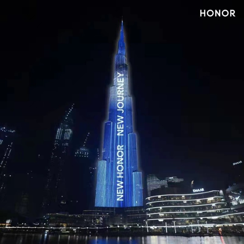 احتفاء برج خليفة بالرحلة الجديدة لشركة HONOR