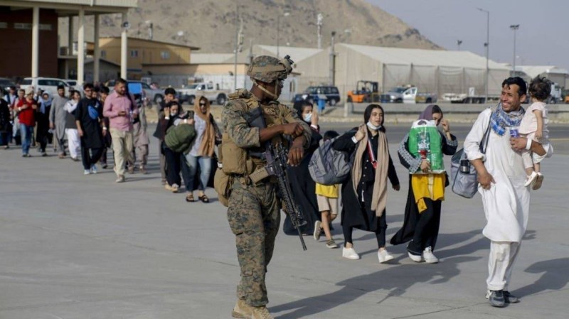  استئناف عمليات الإجلاء من مطار كابول.