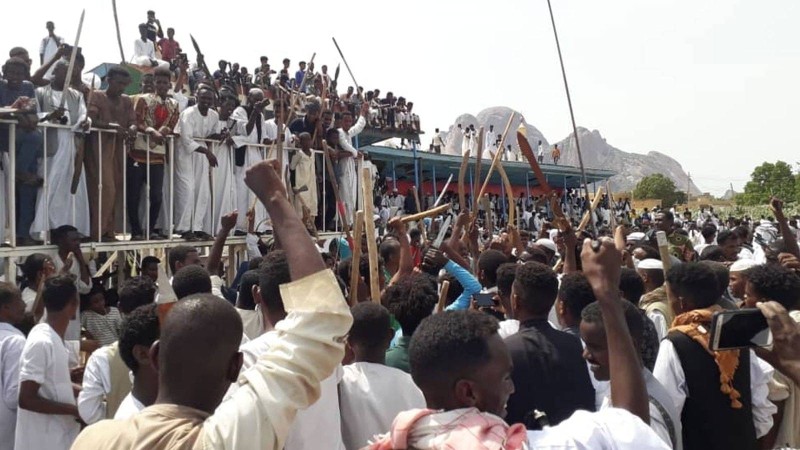  احتجاجات وإغلاق موانىء وقطع طرق شرق السودان.