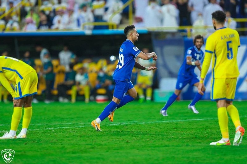 سالم الدوسري محتفلا بالهدف الثاني لفريقه في مرمى النصر (نادي الهلال)