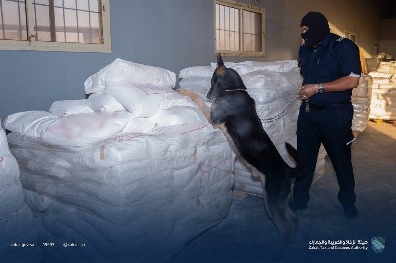 استخدام الكلاب البوليسية في ضبط الحبوب المطحونة (هيئة الزكاة والضريبة والجمارك)