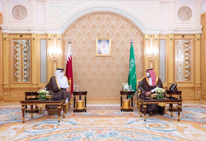 ولي العهد الأمير محمد بن سلمان ملتقيا أمير قطر (واس)