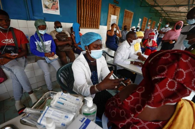 مركز تطعيم في العاصمة السنغالية داكار. (وكالات)