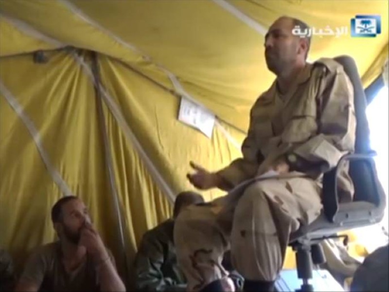 خبير من «حزب الله» خلال تدريب الحوثيين في صنعاء.