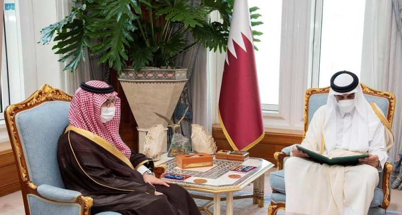 أمير قطر متسلما رسالة الأمير محمد بن سلمان (واس)
