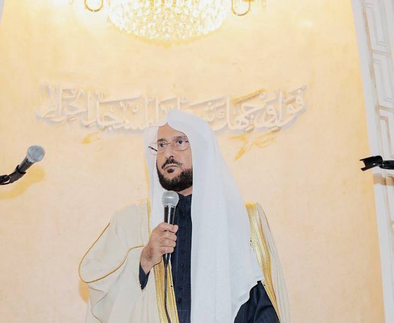 



وزير الشؤون الإسلامية خلال حديثه بالمركز الإسلامي الكرواتي. (واس) 