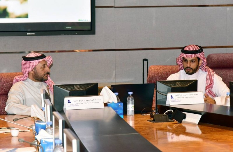 المستشار بالمركز السعودي لكفاءة الطاقة الدكتور ثامر القثامي متحدثا في ورشة العمل (غرفة الشرقية)