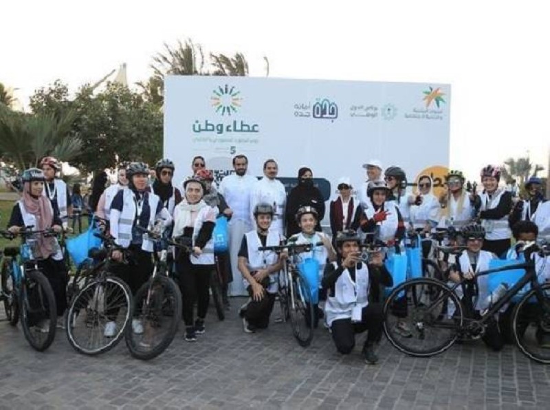 مشاركون في مبادرة قافلة التطوع في جدة