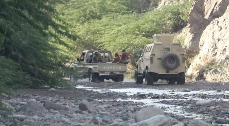 قوات حكومية تقتحم معاقل المليشيا في غرب تعز.