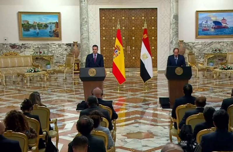  السيسي ورئيس وزراء إسبانيا خلال مؤتمر صحفي في القاهرة.