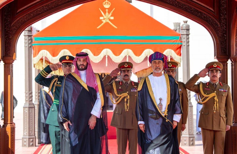 الاستقبال الرسمي لولي العهد في قصر العلم بمسقط (واس)