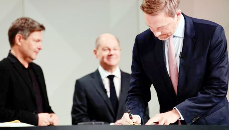 



توقيع اتفاق الائتلاف الحاكم في ألمانيا بقيادة شولتز.