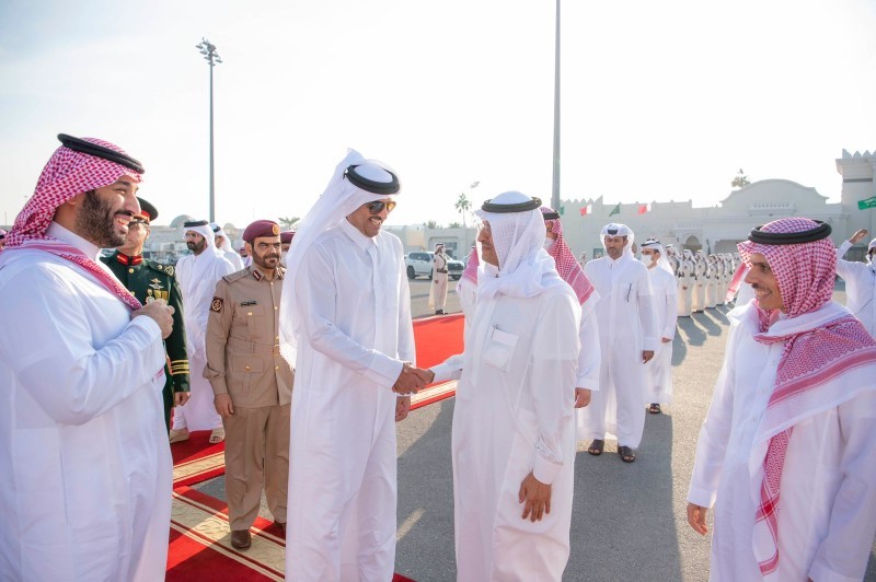 صورة للأمير محمد بن سلمان ووزير الطاقة ووزير الخارجية مع أمير قطر (واس)