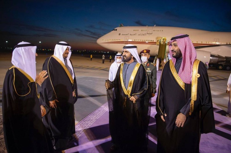 ولي العهد الأمير محمد بن سلمان في مقدمة مستقبلي نائب رئيس الإمارات حاكم دبي الشيخ محمد بن راشد آل مكتوم (واس)