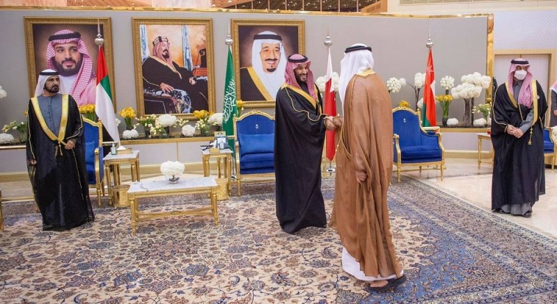ولي العهد الأمير محمد بن سلمان في مقدمة مستقبلي نائب رئيس الإمارات حاكم دبي الشيخ محمد بن راشد آل مكتوم (واس)