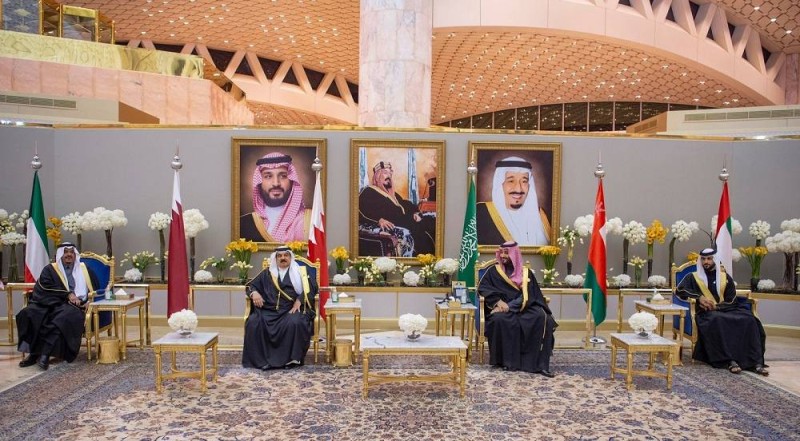 ولي العهد الأمير محمد بن سلمان في مقدمة مستقبلي ملك البحرين حمد بن عيسى آل خليفة (واس)